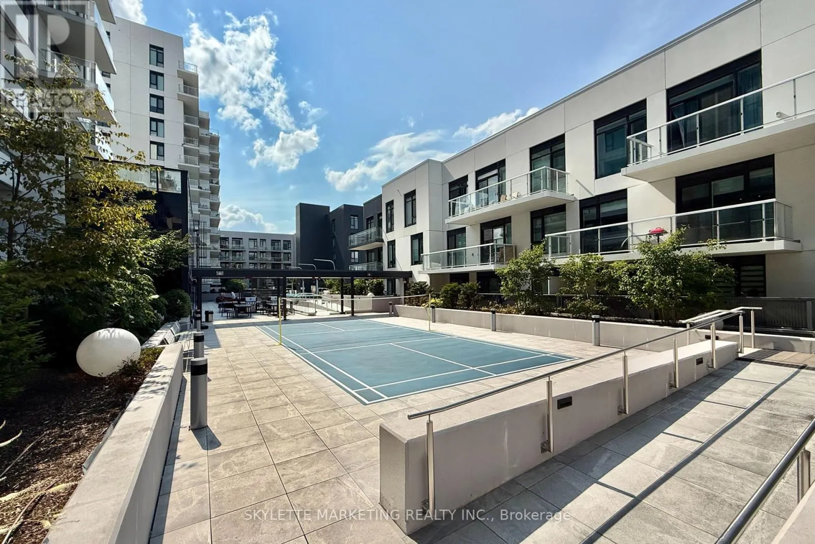 718 - 8 ROUGE VALLEY DRIVE W
