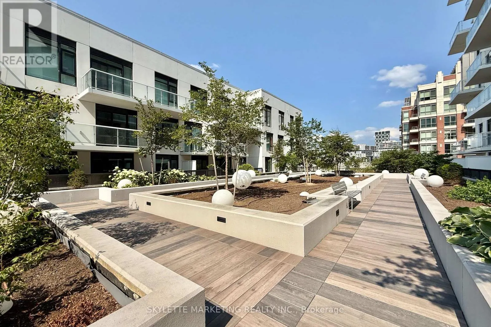 718 - 8 ROUGE VALLEY DRIVE W
