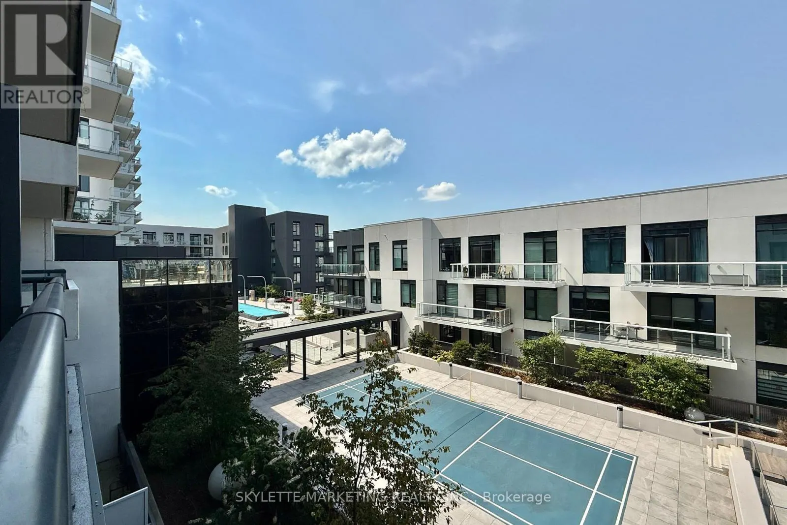 718 - 8 ROUGE VALLEY DRIVE W