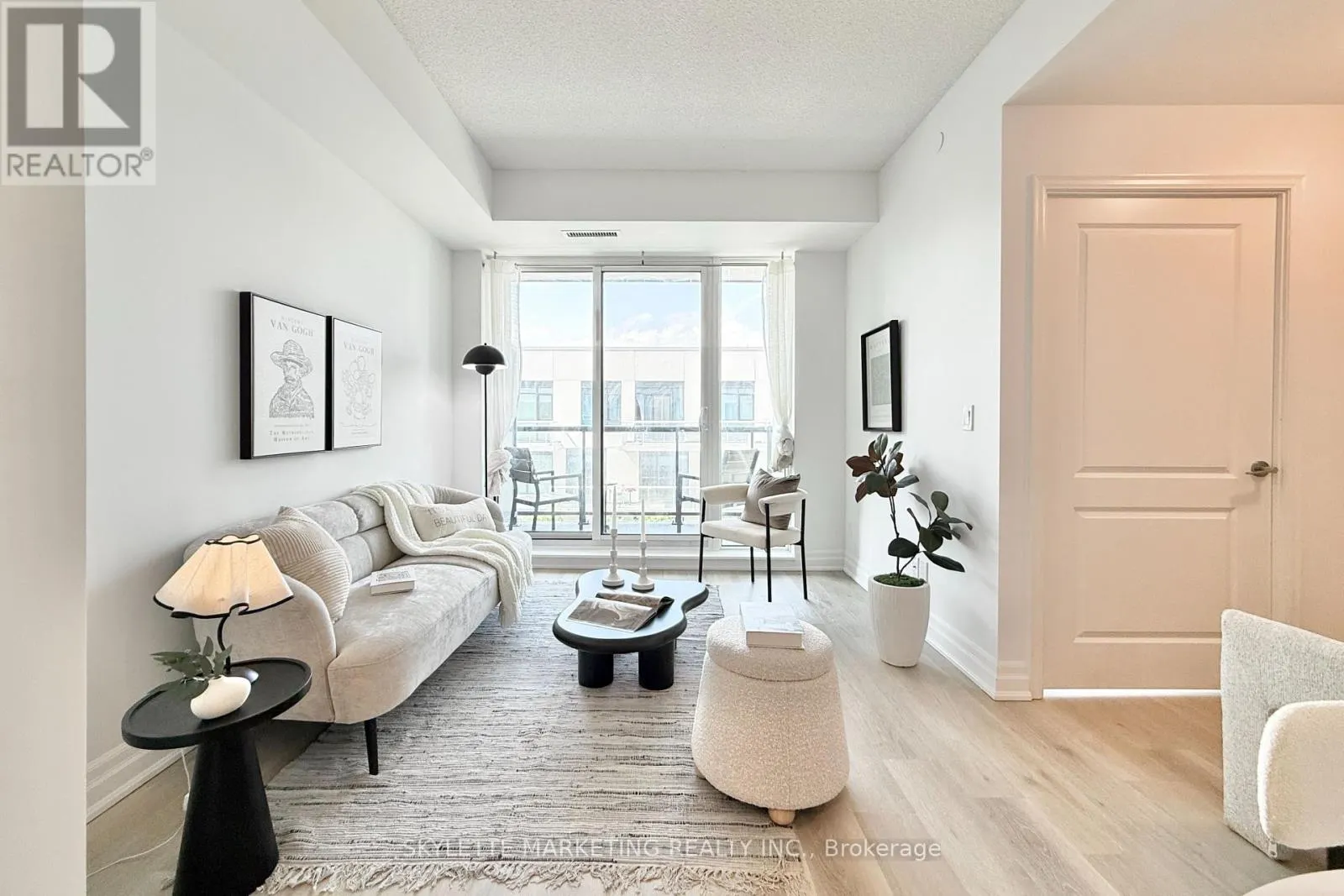 718 - 8 ROUGE VALLEY DRIVE W