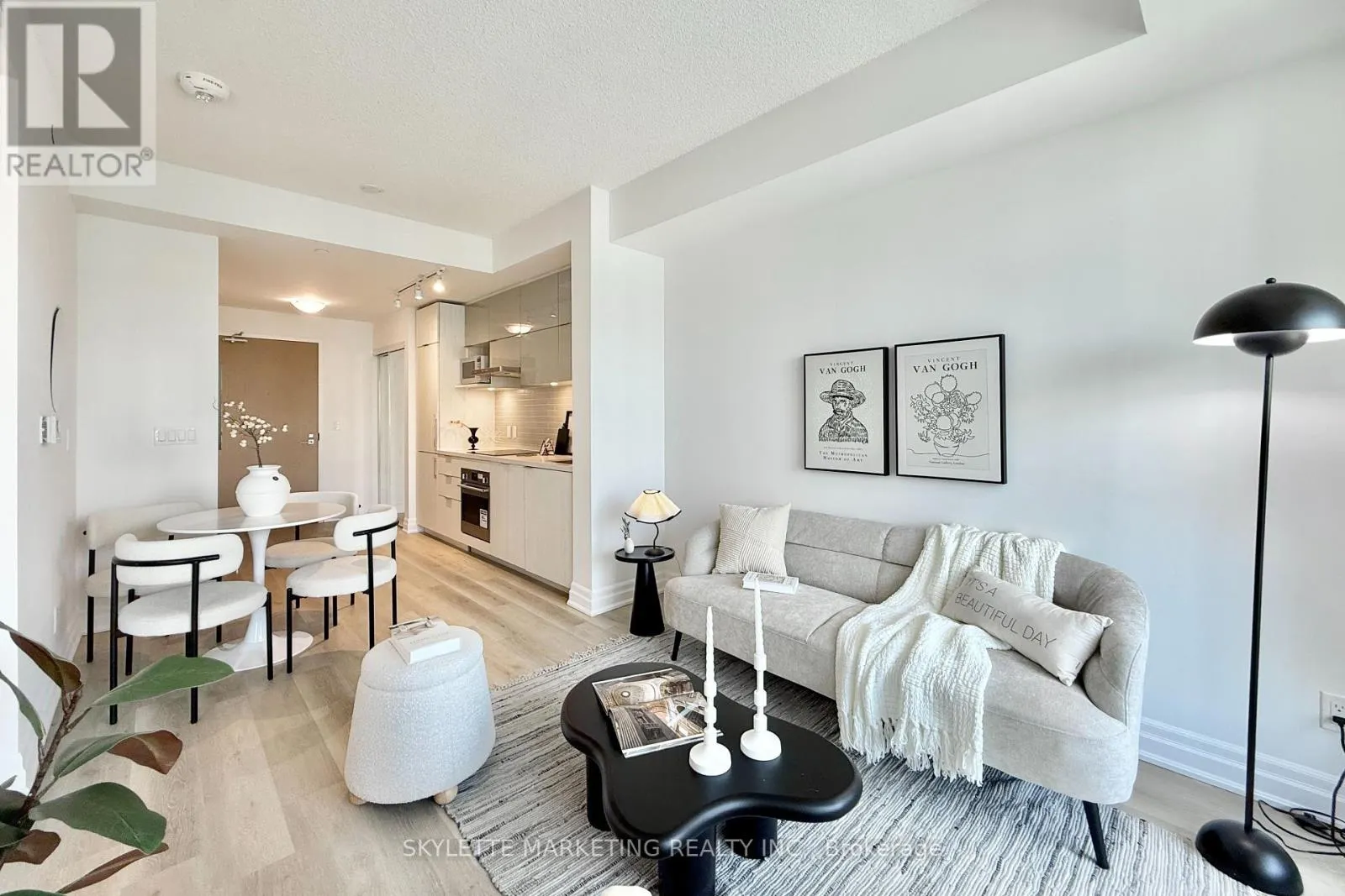 718 - 8 ROUGE VALLEY DRIVE W