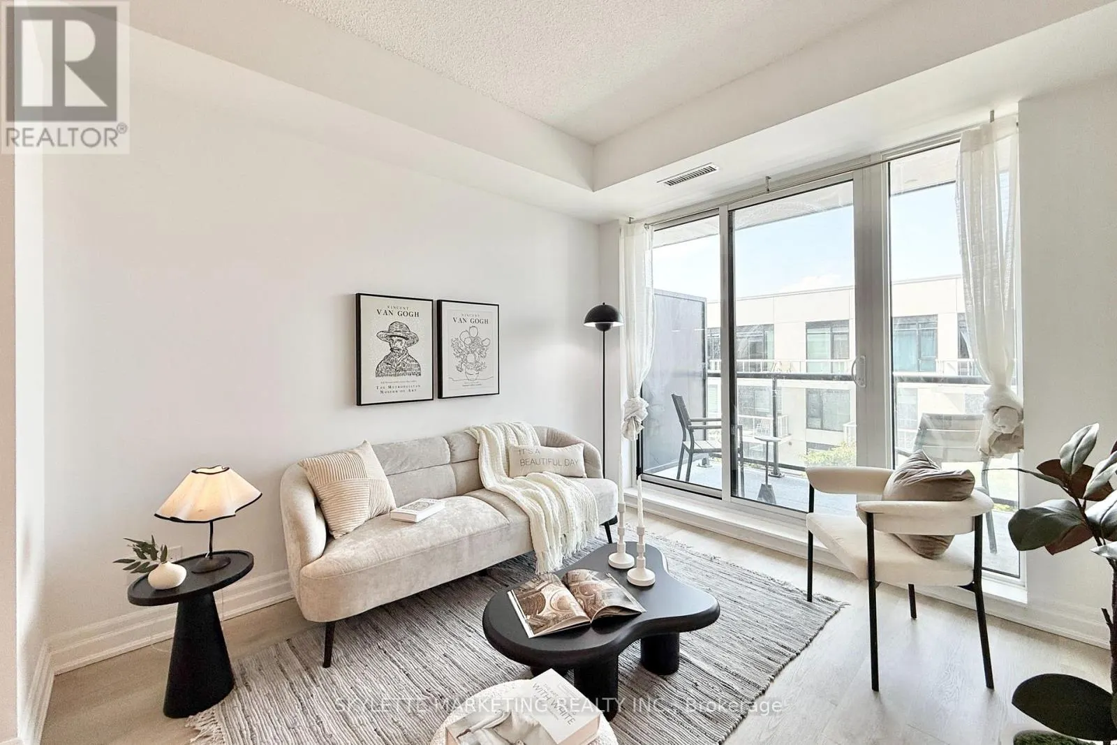 718 - 8 ROUGE VALLEY DRIVE W