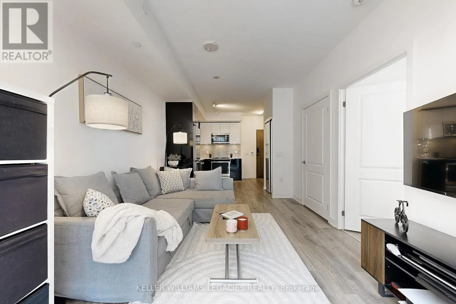 211 - 100 EAGLE ROCK WAY