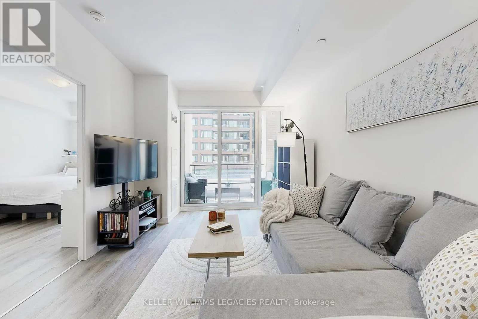 211 - 100 EAGLE ROCK WAY