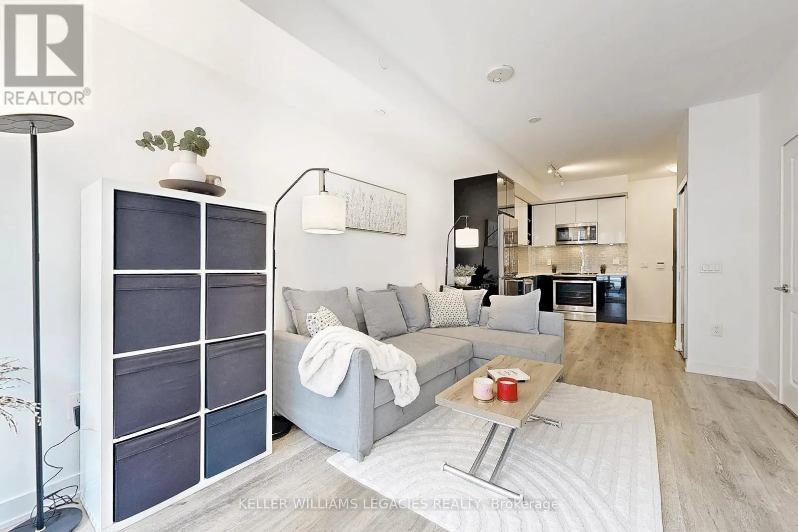 211 - 100 EAGLE ROCK WAY
