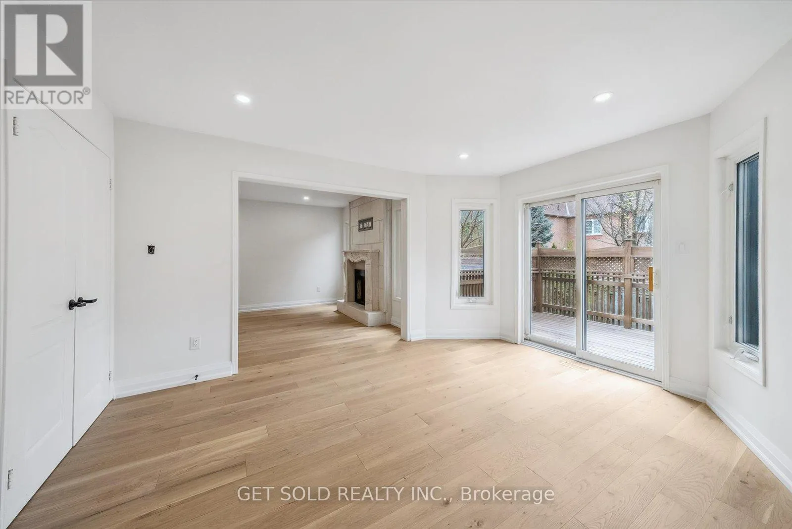 27 EDENBRIDGE DRIVE