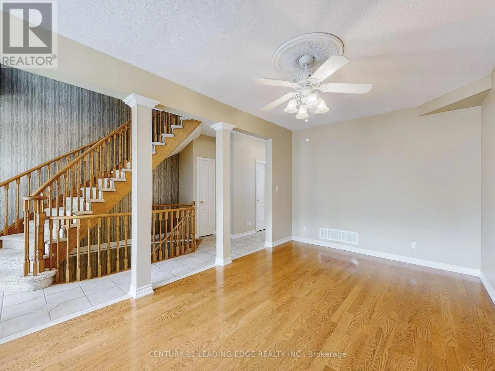 977 LAKE DRIVE E