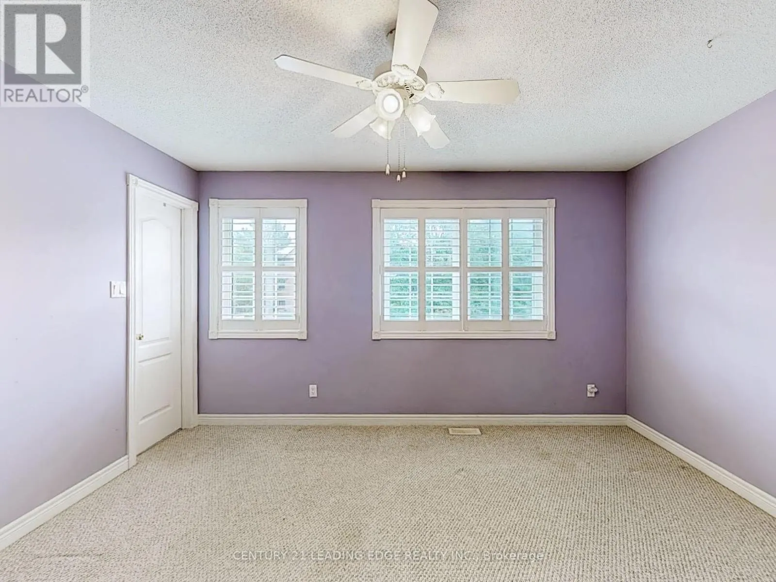 977 LAKE DRIVE E