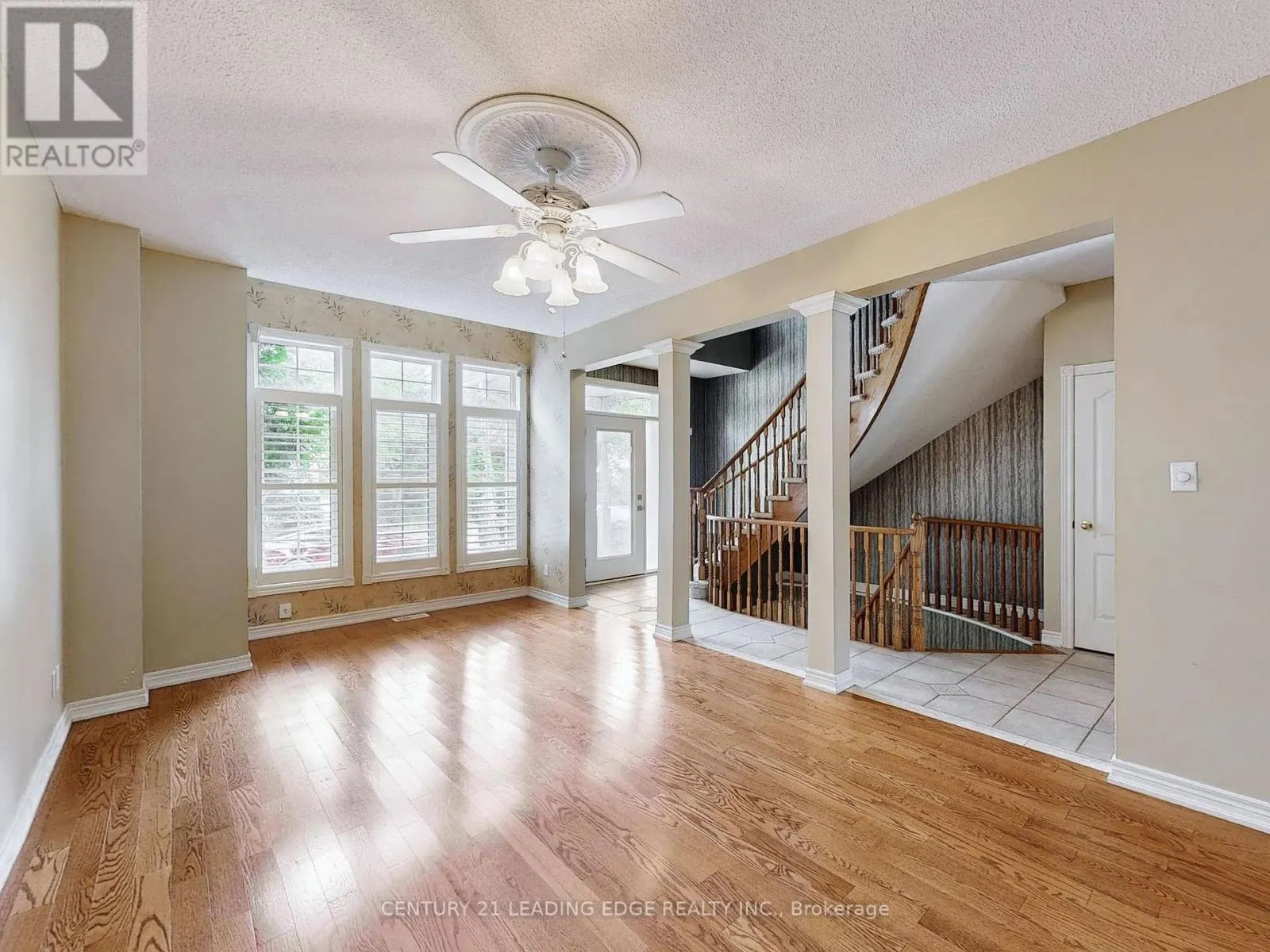 977 LAKE DRIVE E