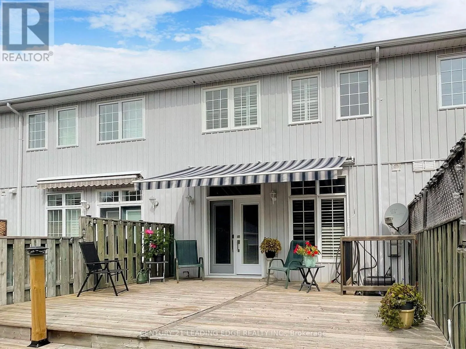 977 LAKE DRIVE E