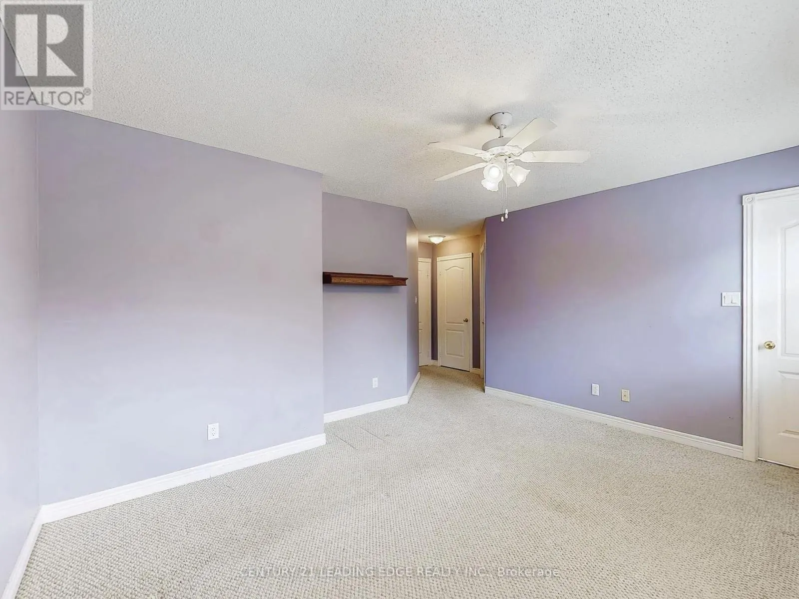 977 LAKE DRIVE E