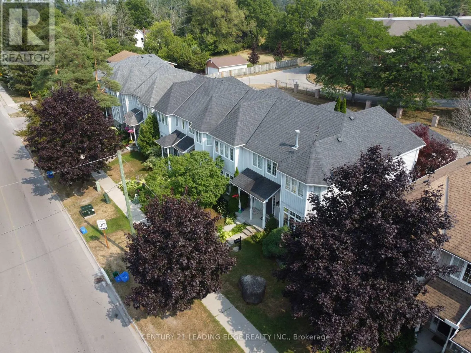 977 LAKE DRIVE E