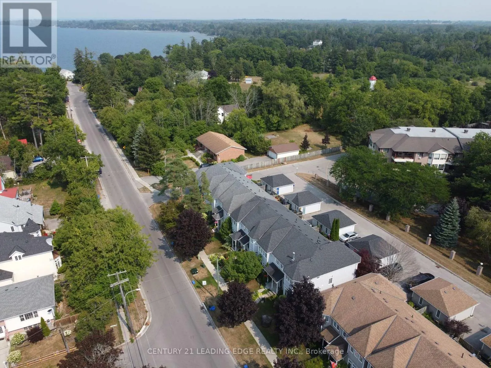 977 LAKE DRIVE E