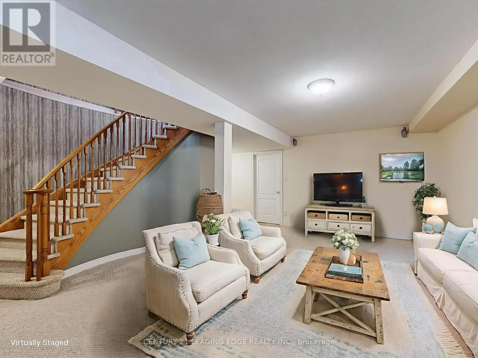 977 LAKE DRIVE E