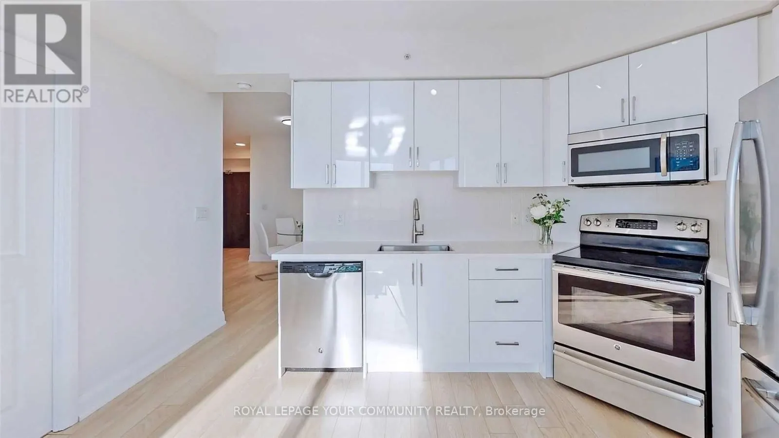 2426 - 7161 YONGE STREET