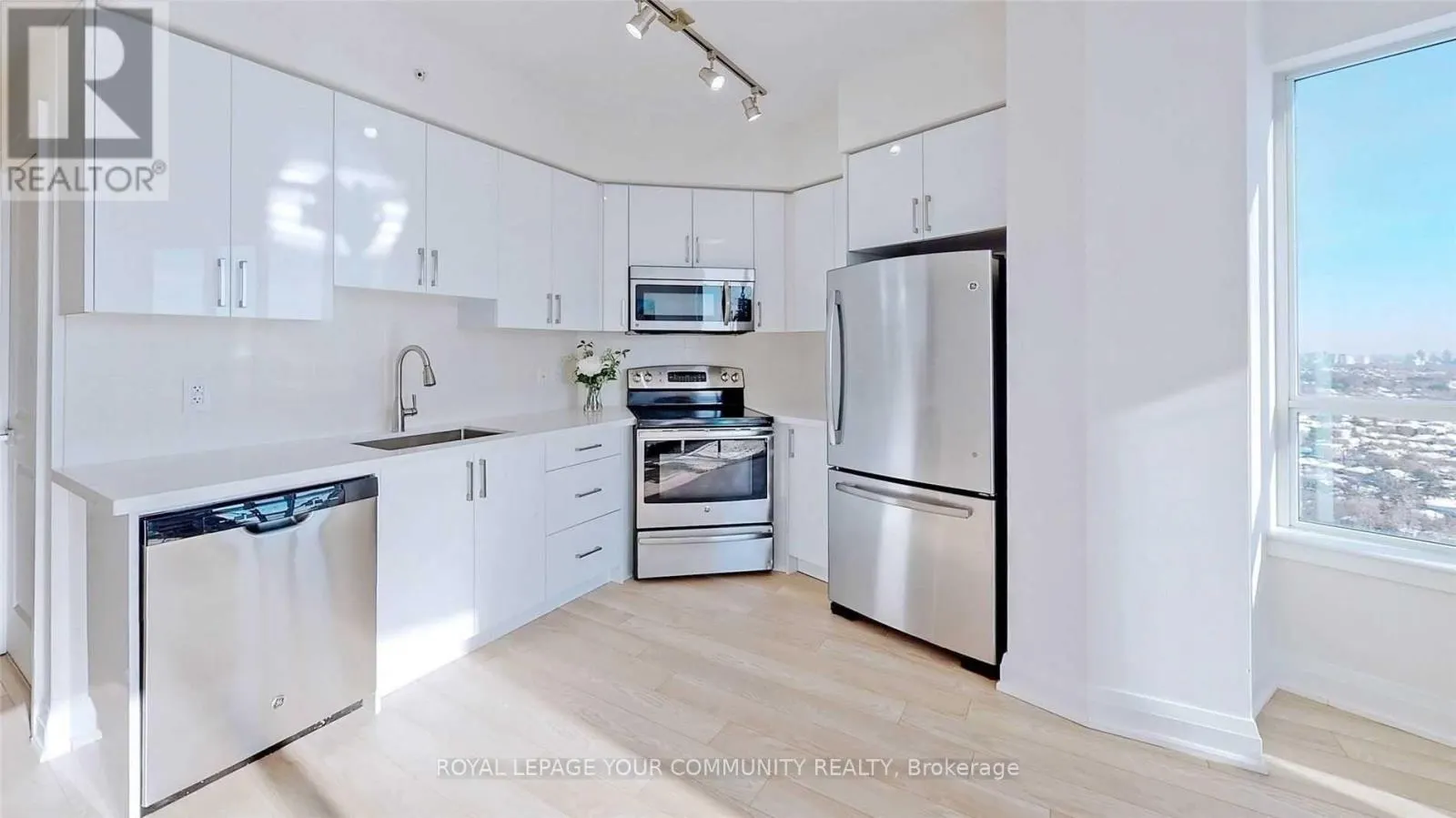 2426 - 7161 YONGE STREET