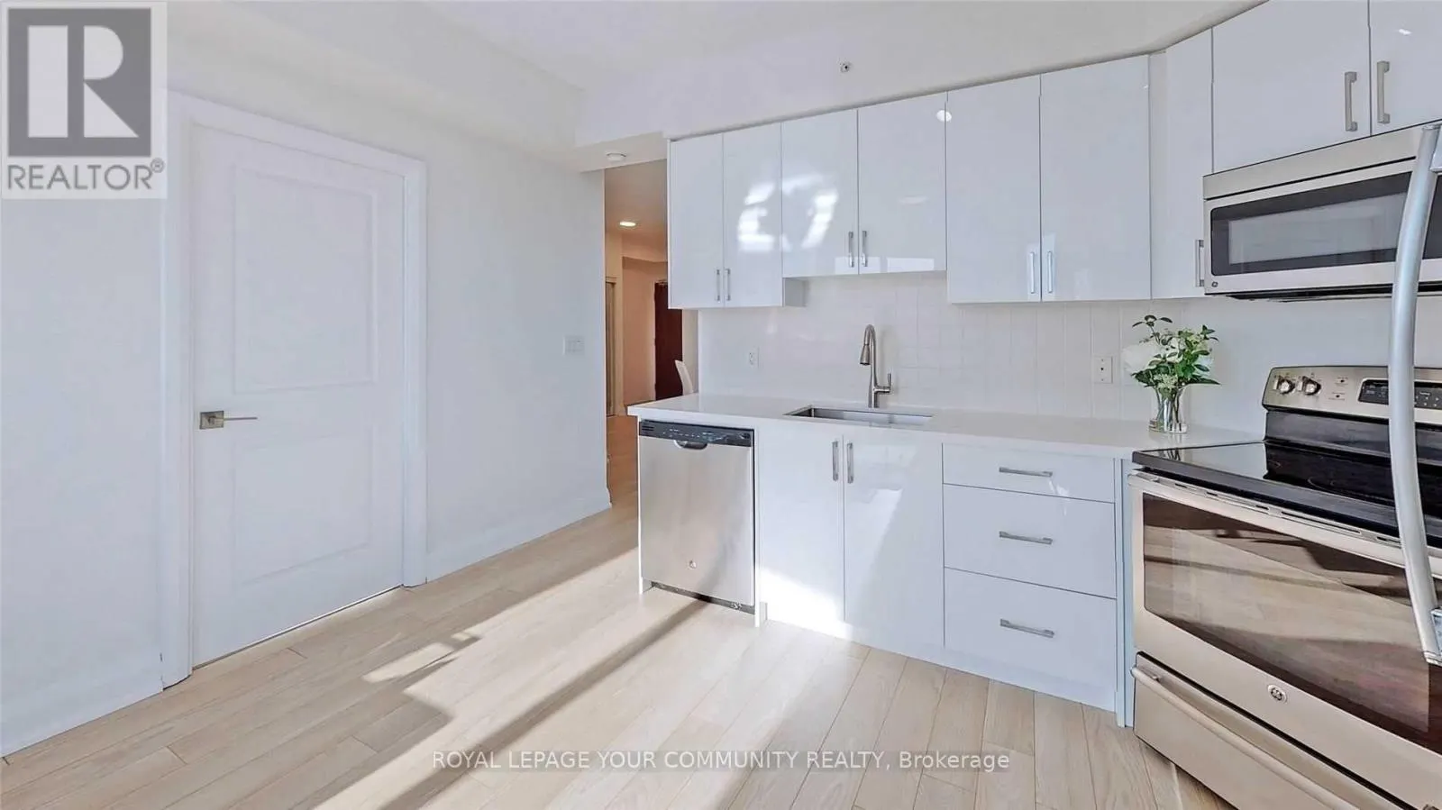 2426 - 7161 YONGE STREET