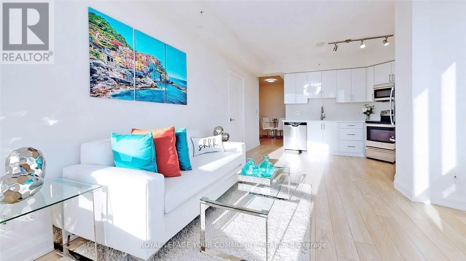 2426 - 7161 YONGE STREET