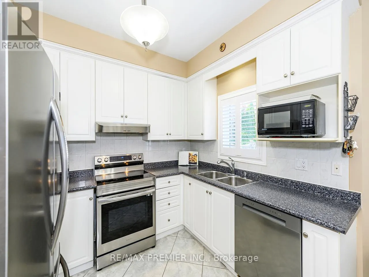 284 AVRO ROAD