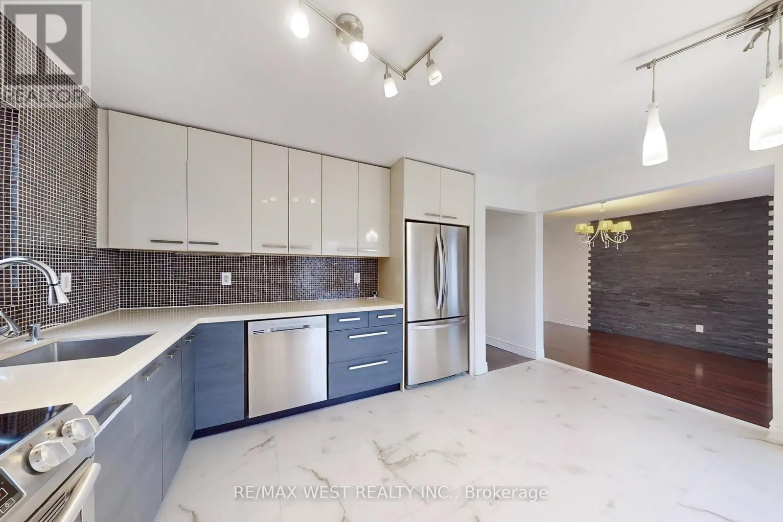 43 CHISWICK CRESCENT