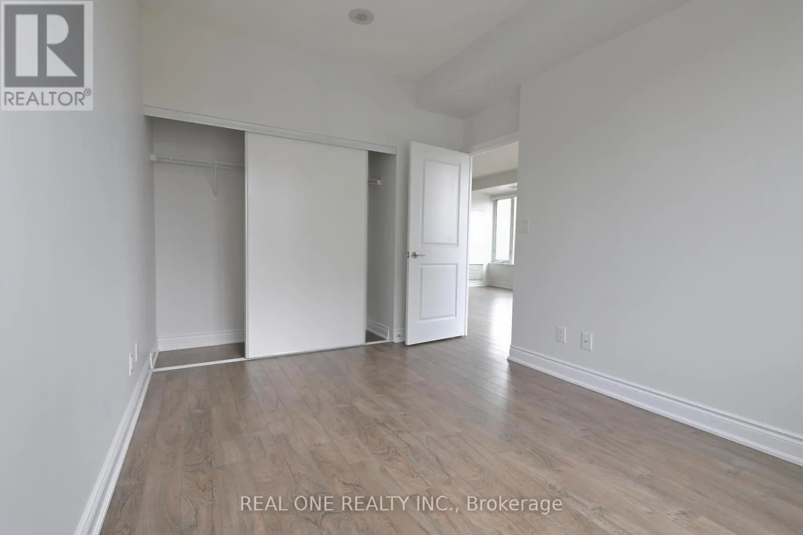 1216 - 277 SOUTH PARK ROAD