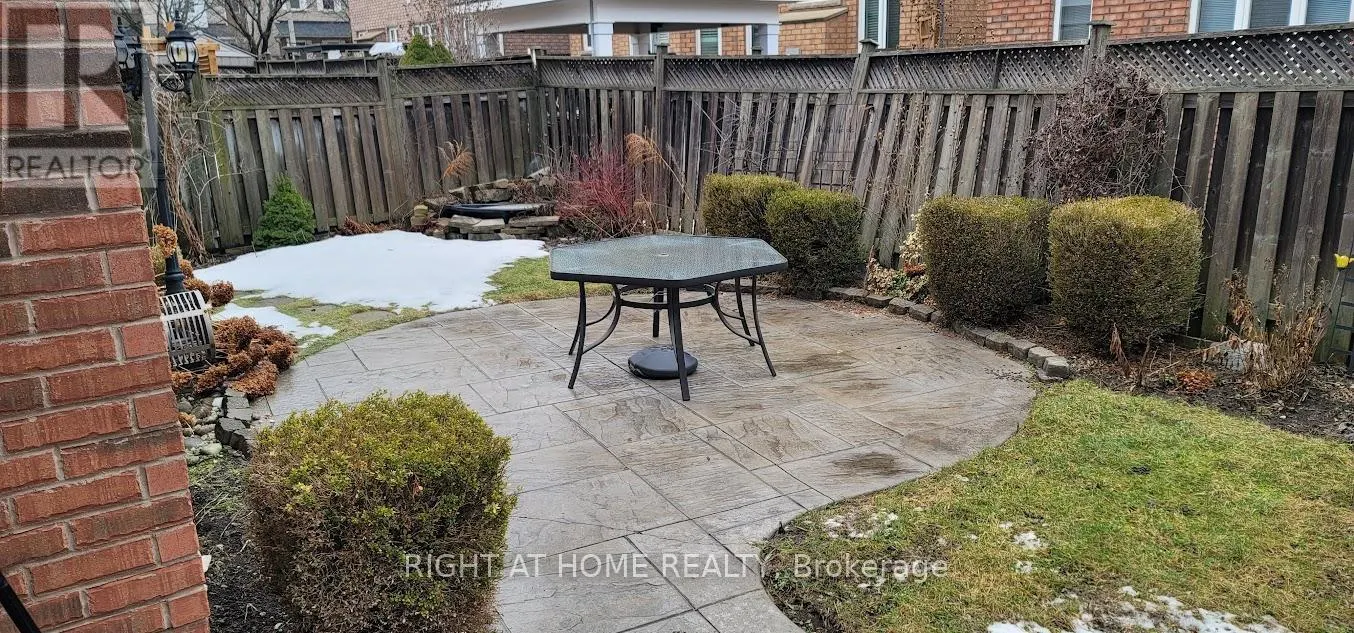61 PALISADE CRESCENT