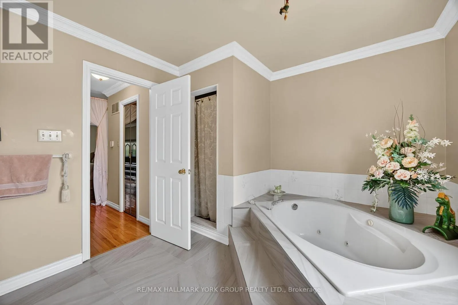 64 CRAIGLEITH CRESCENT