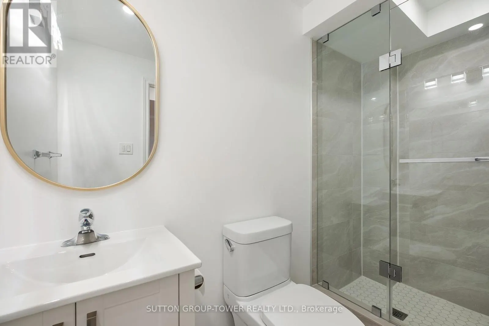 10 ALISTAIR CRESCENT