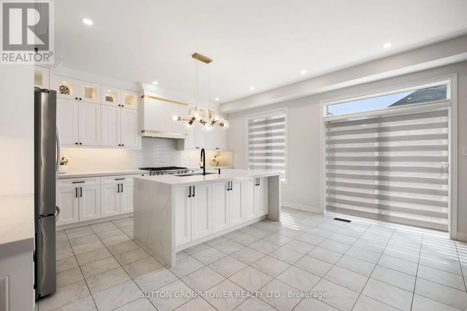 10 ALISTAIR CRESCENT
