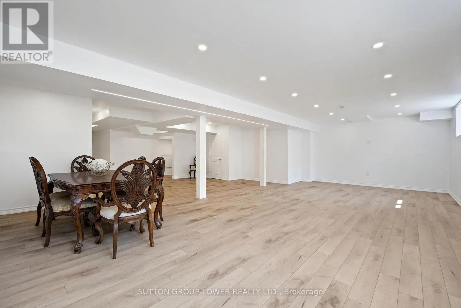 10 ALISTAIR CRESCENT