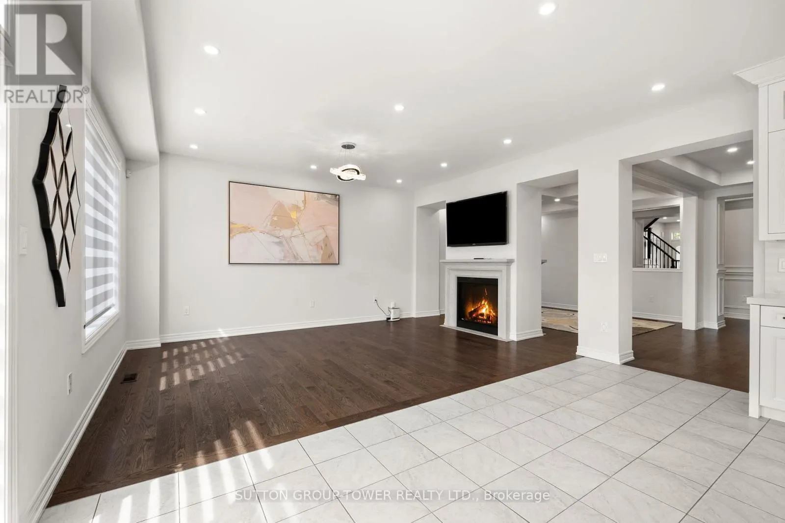 10 ALISTAIR CRESCENT
