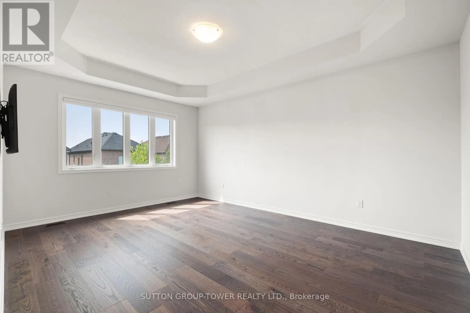 10 ALISTAIR CRESCENT