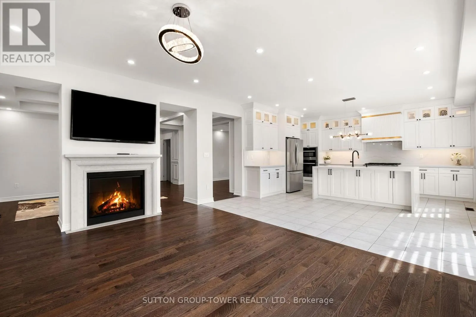 10 ALISTAIR CRESCENT