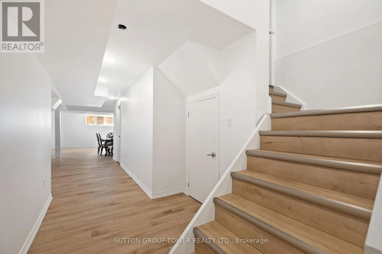 10 ALISTAIR CRESCENT