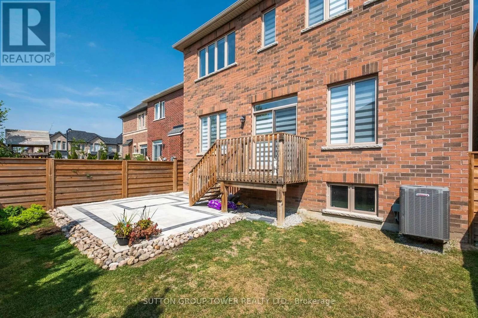 10 ALISTAIR CRESCENT
