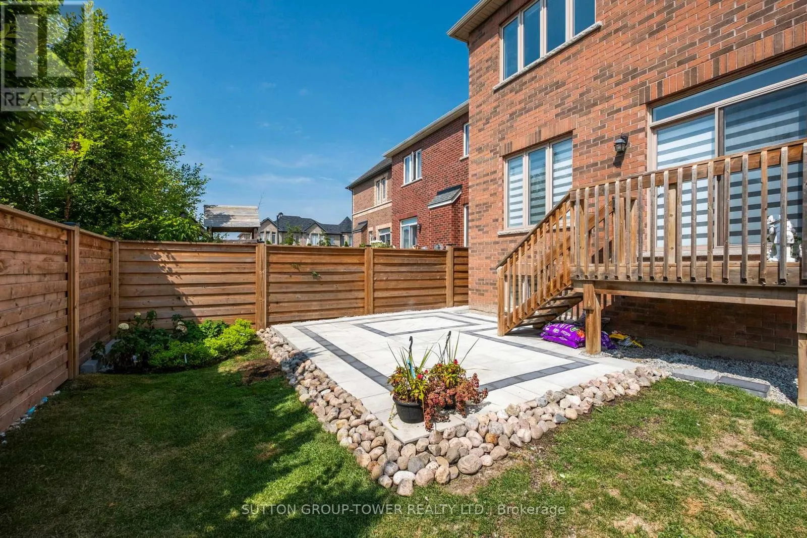 10 ALISTAIR CRESCENT
