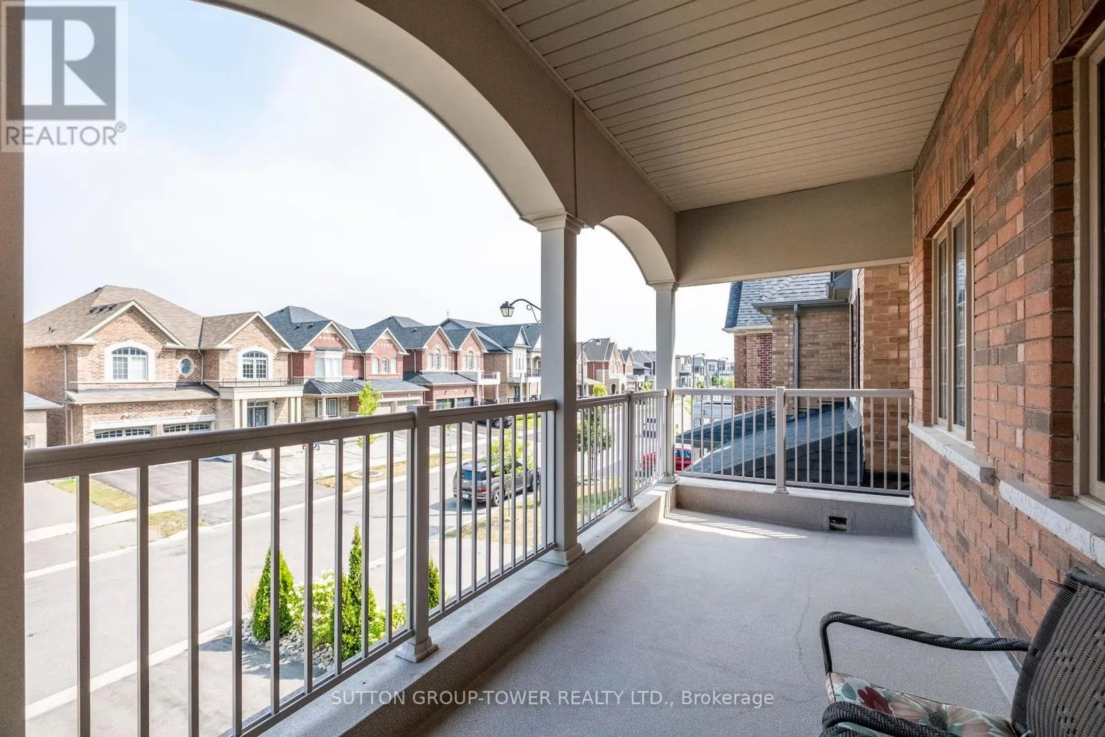 10 ALISTAIR CRESCENT