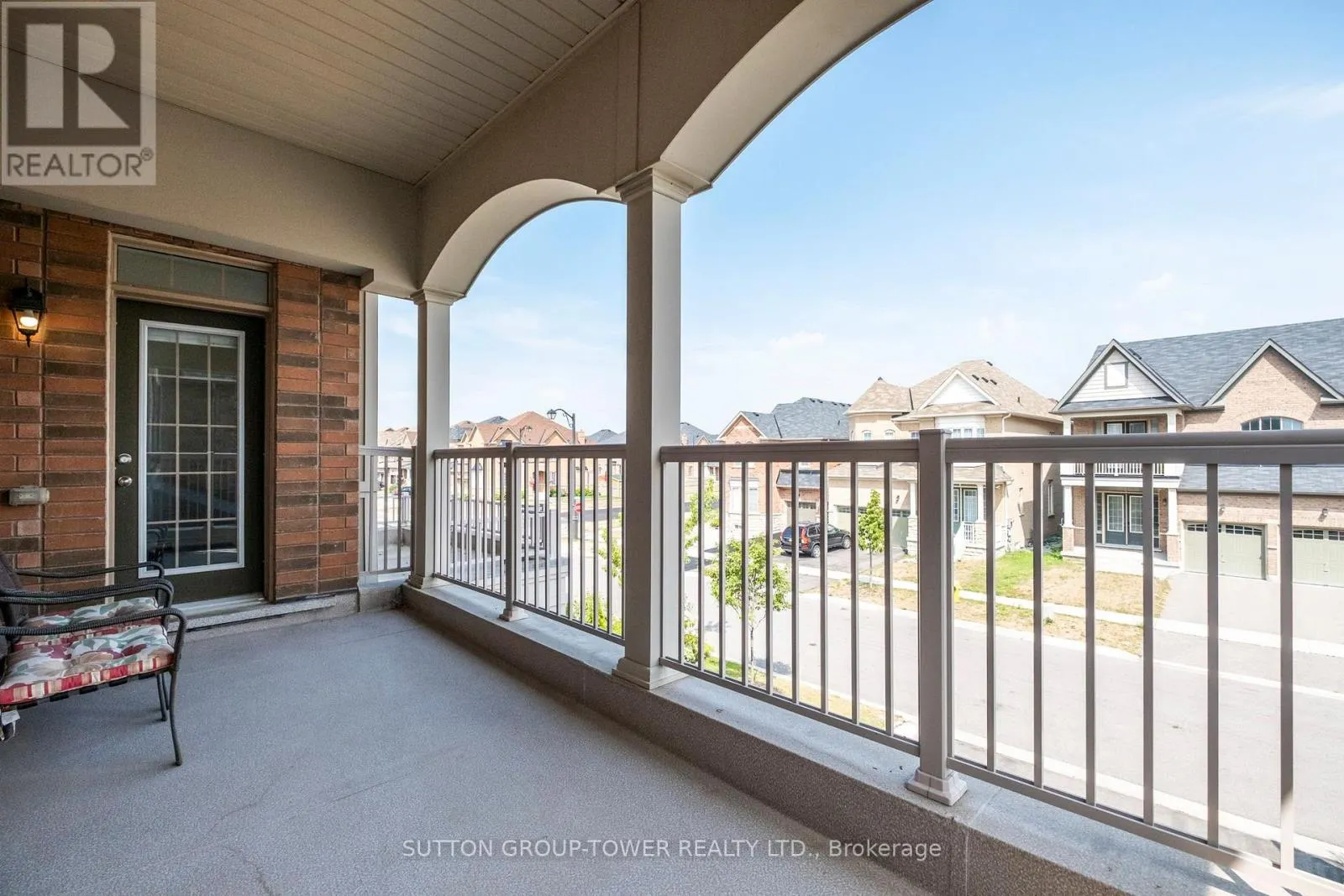 10 ALISTAIR CRESCENT