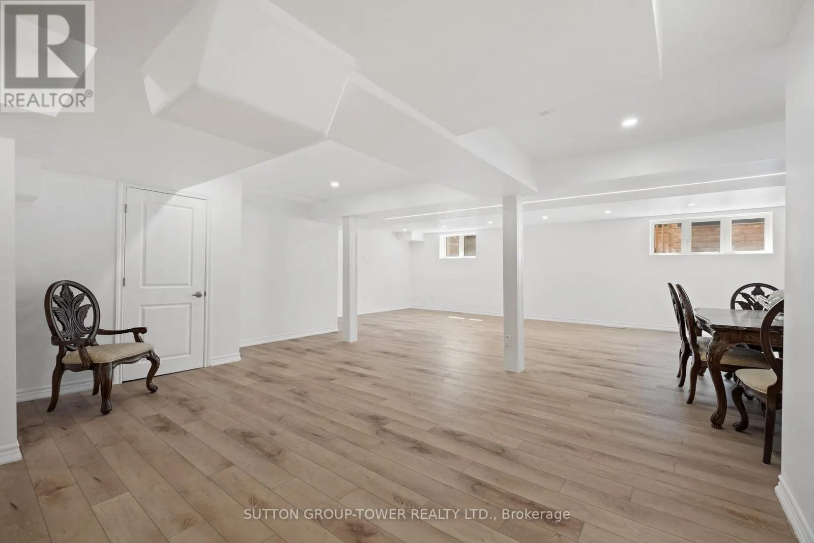 10 ALISTAIR CRESCENT