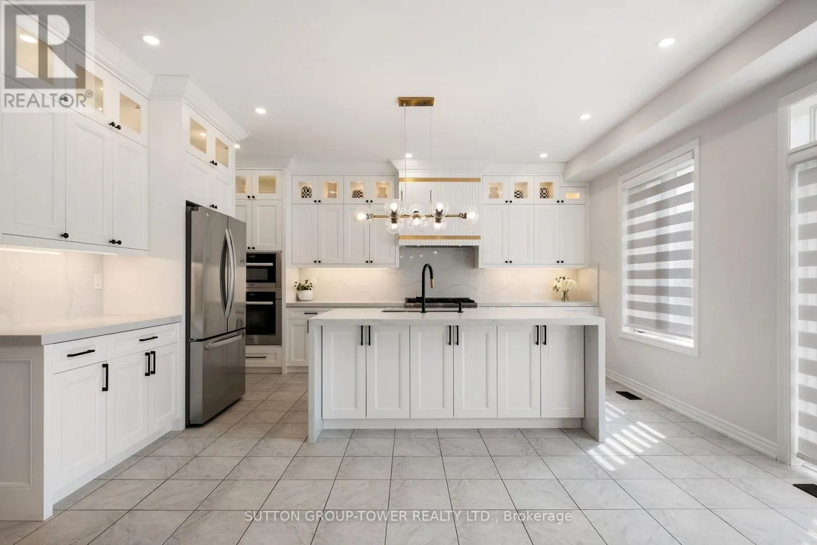 10 ALISTAIR CRESCENT