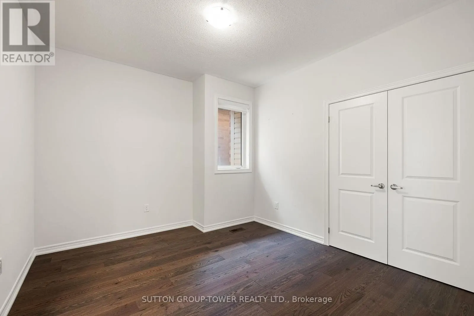 10 ALISTAIR CRESCENT