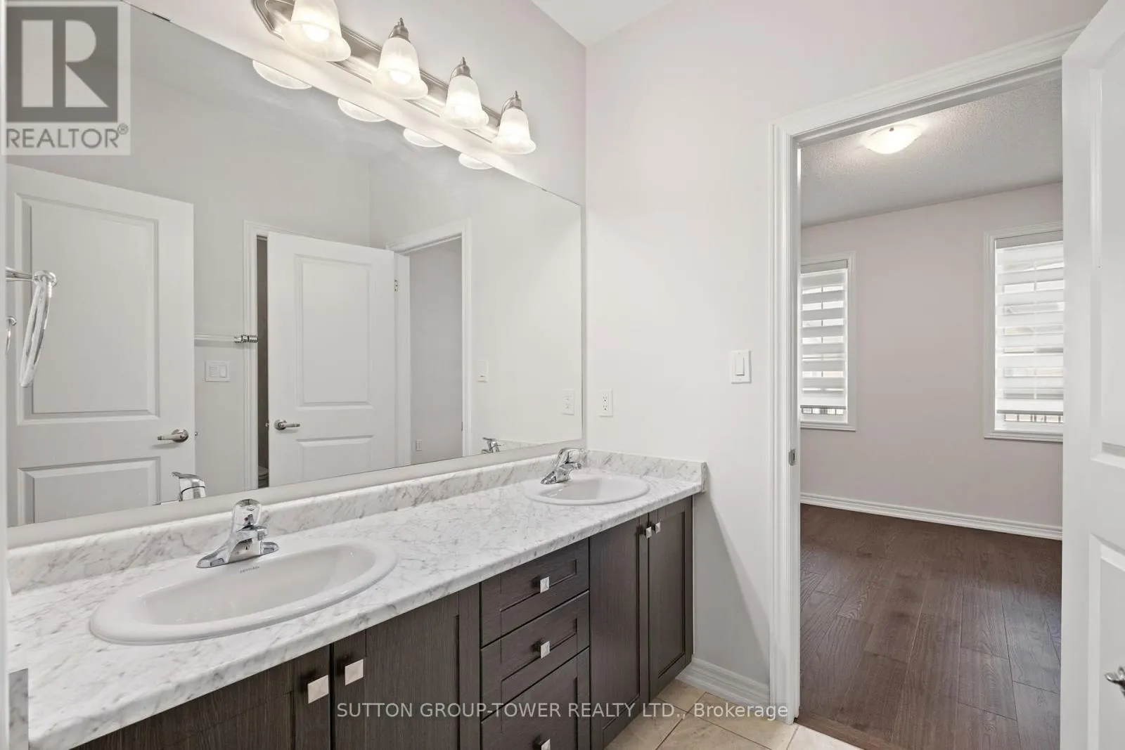 10 ALISTAIR CRESCENT