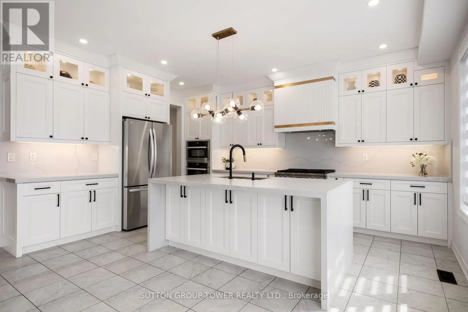 10 ALISTAIR CRESCENT
