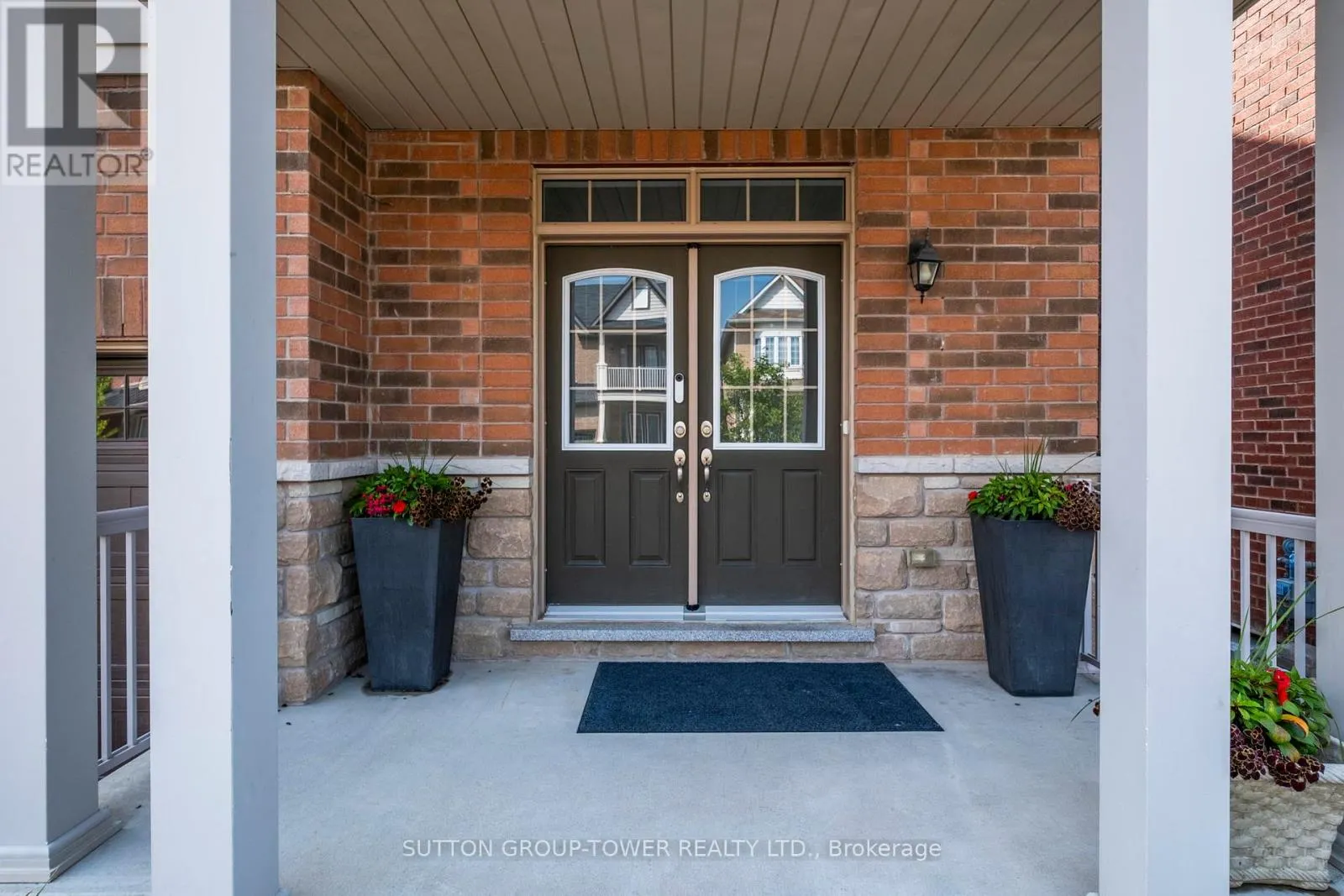 10 ALISTAIR CRESCENT