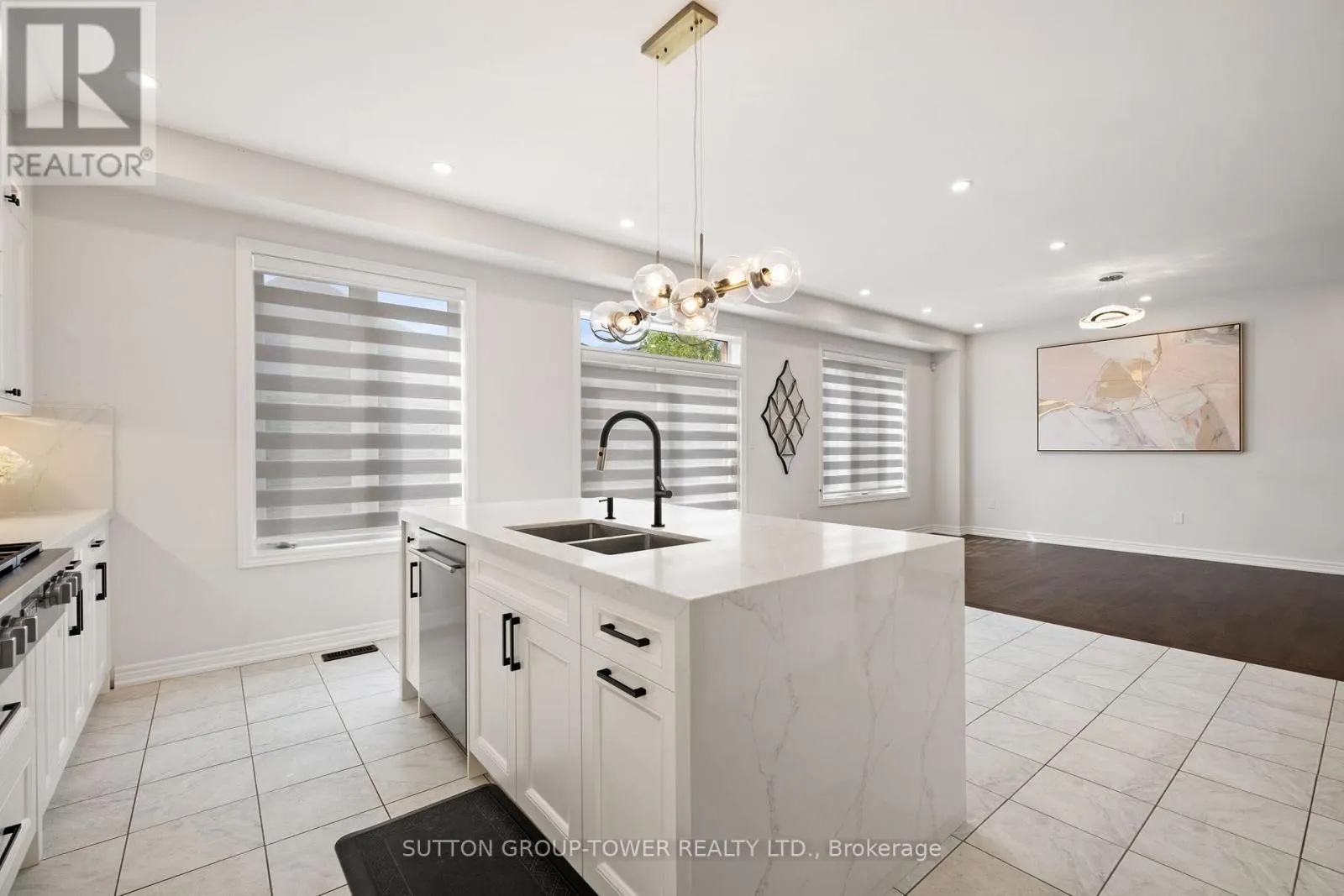 10 ALISTAIR CRESCENT