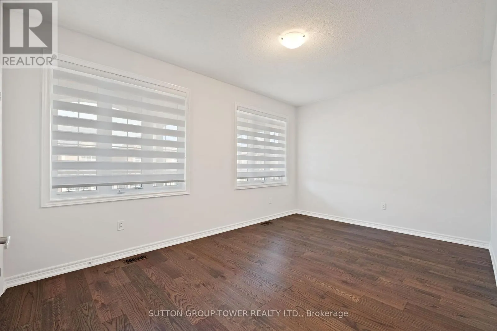 10 ALISTAIR CRESCENT