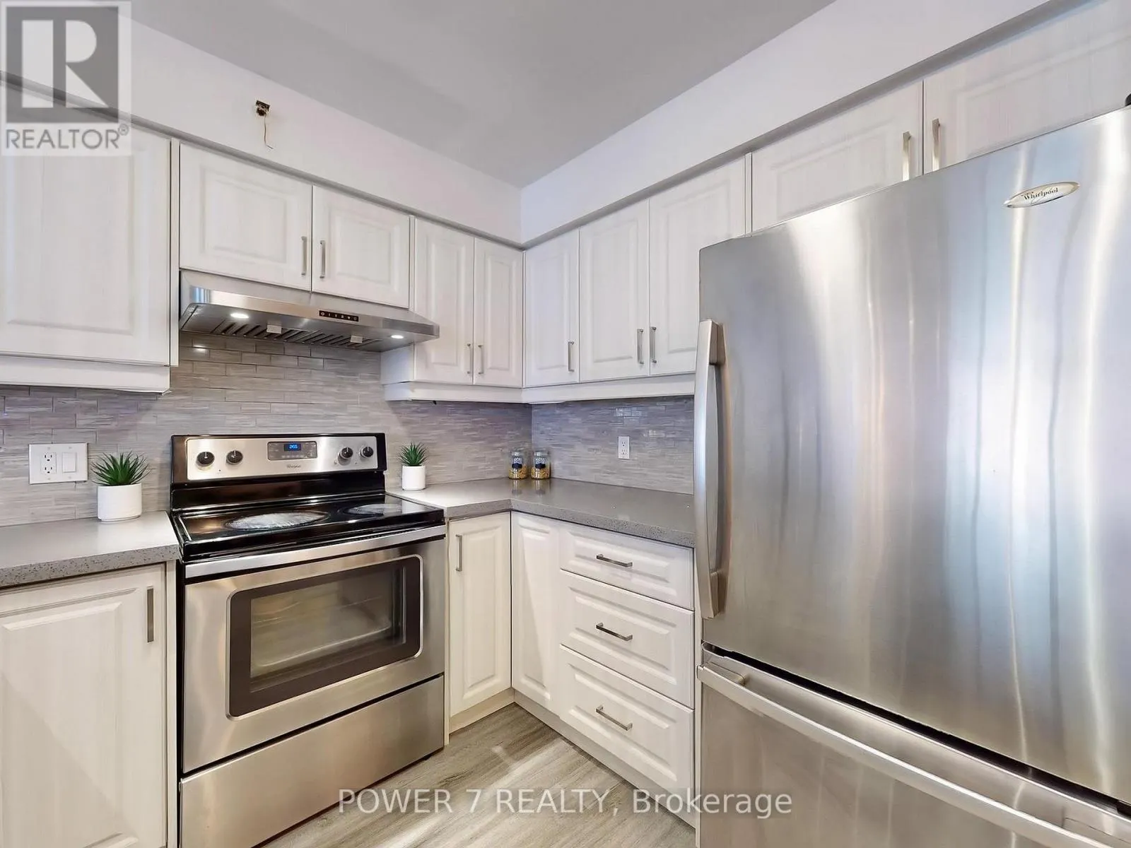 820 - 75 WELDRICK ROAD E