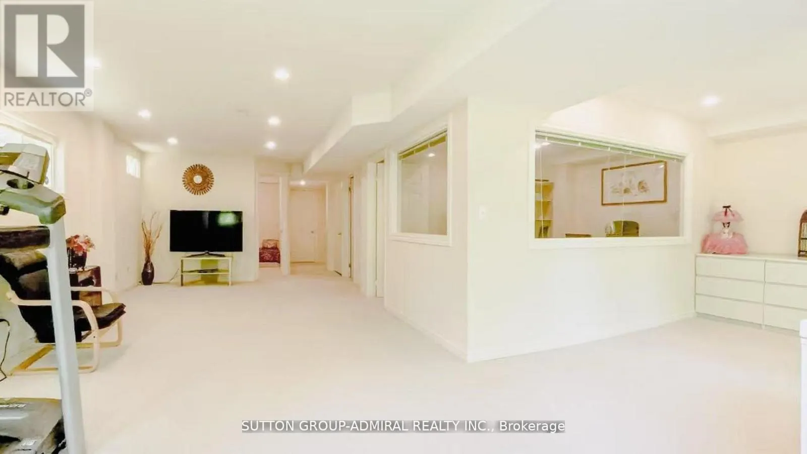 98 HOLLY DRIVE