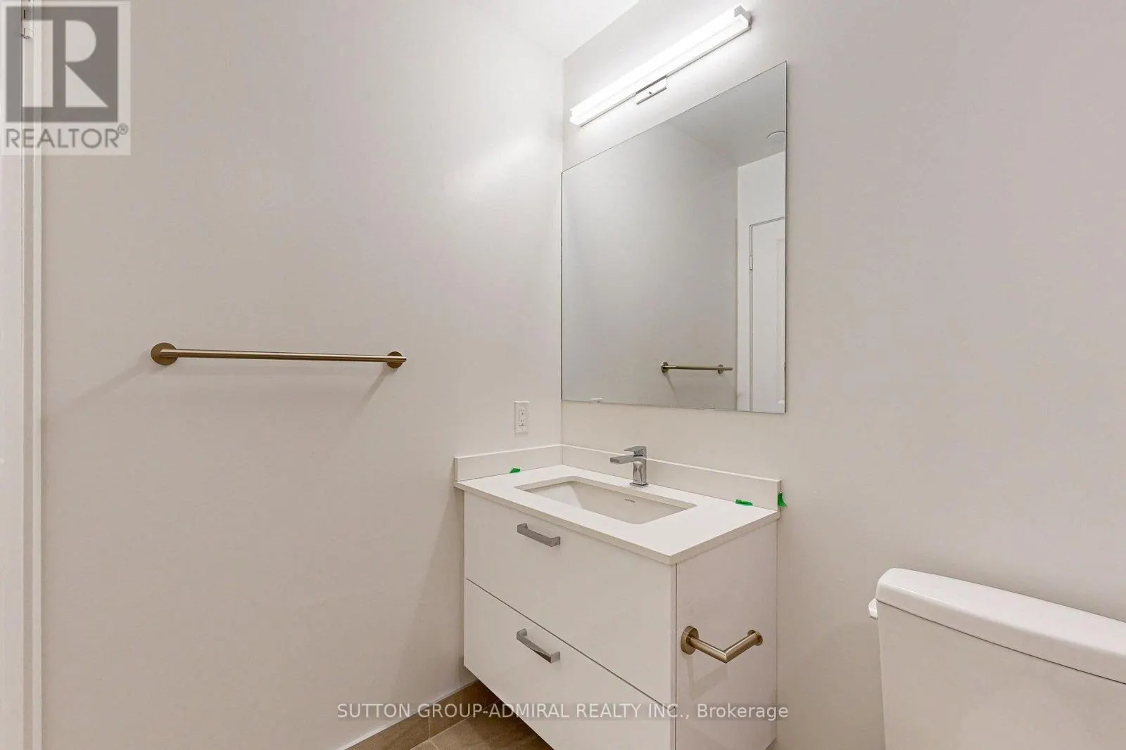 1210 - 30 UPPER MALL WAY