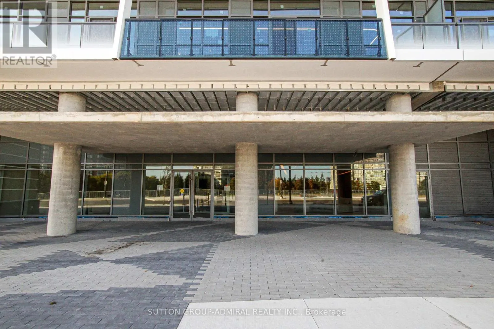 1210 - 30 UPPER MALL WAY